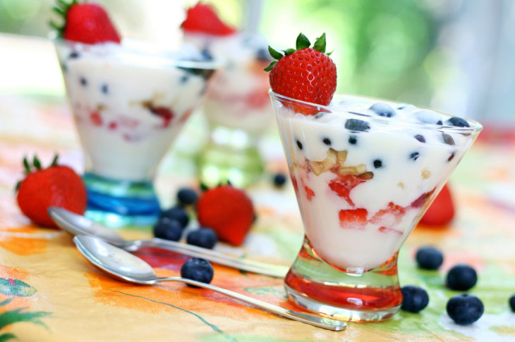 fruit and yogurt parfait